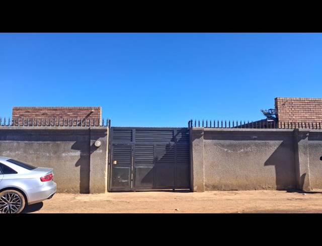 8 BEDROOM HOUSE FOR SALE IN BUHLE PARK